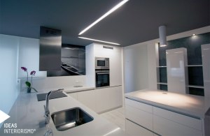 cocinas-de-autor-ideas-interiorismo-mobiliario-cocina-complementos-lacada-blanca-03